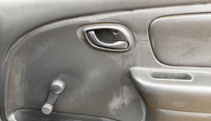 2012 Maruti Alto LX, Petrol, Manual, 76,182 km, Driver Side Door Panels Control