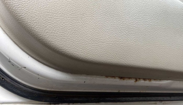 2016 Maruti Celerio VXI, Petrol, Manual, 1,24,009 km, Front passenger door - Slight discoloration