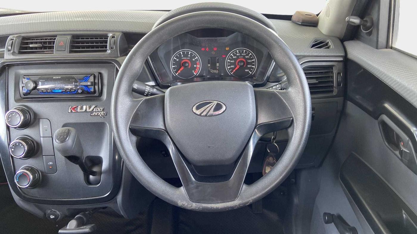 2017 Mahindra KUV 100 NXT K2 P 6 STR, Petrol, Manual, 41,397 km, Steering Wheel Close Up