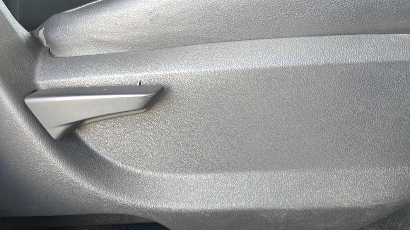 2017 Mahindra KUV 100 NXT K2 P 6 STR, Petrol, Manual, 41,397 km, Driver Side Adjustment Panel