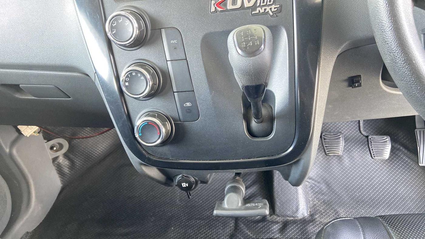 2017 Mahindra KUV 100 NXT K2 P 6 STR, Petrol, Manual, 41,397 km, Gear Lever