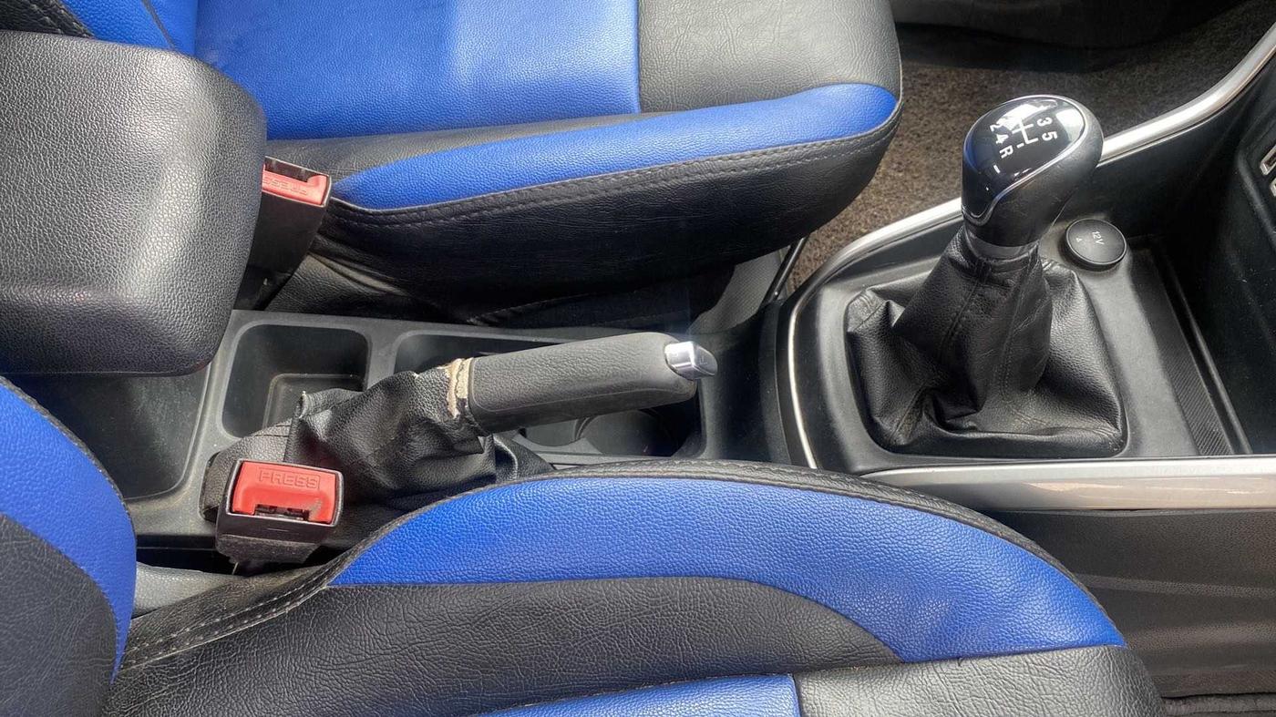 2018 Ford Ecosport TITANIUM 1.5L DIESEL, Diesel, Manual, 1,04,521 km, Gear Lever