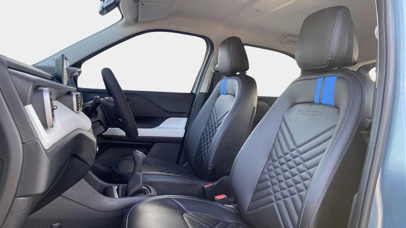 2022 Tata PUNCH ACCOMPLISHED MT, Petrol, Manual, 12,676 km, Right Side Front Door Cabin