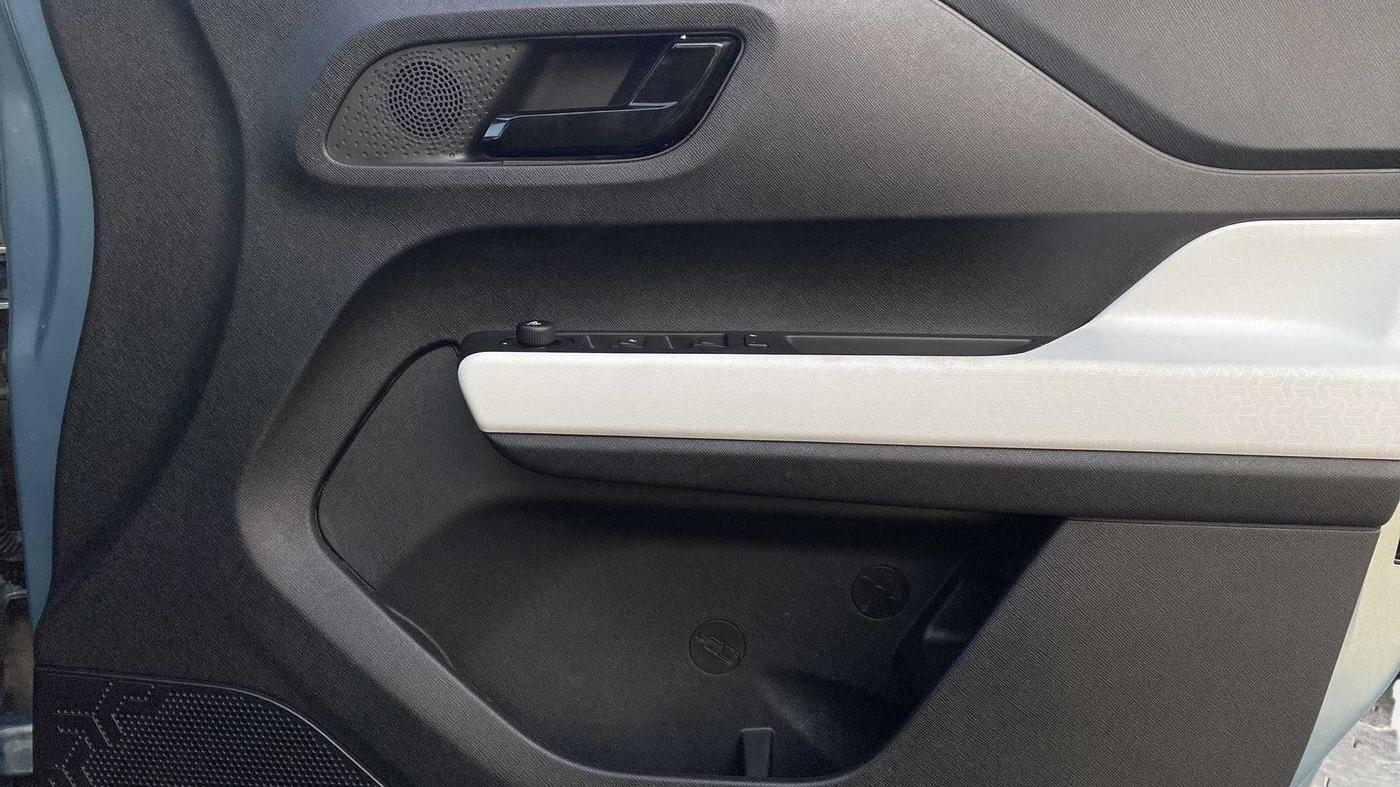2022 Tata PUNCH ACCOMPLISHED MT, Petrol, Manual, 12,676 km, Driver Side Door Panels Control