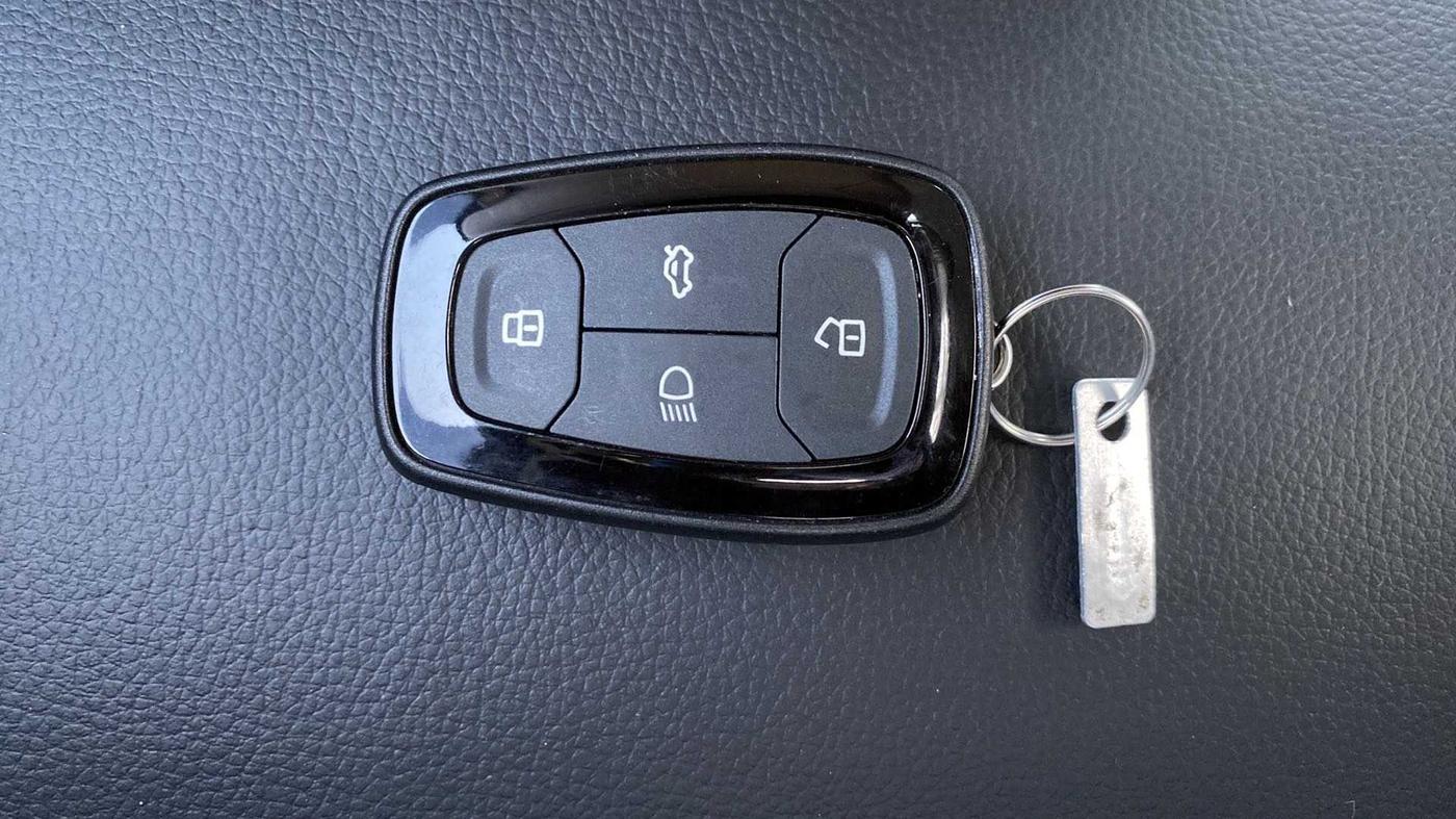 2022 Tata PUNCH ACCOMPLISHED MT, Petrol, Manual, 12,676 km, Key Close Up