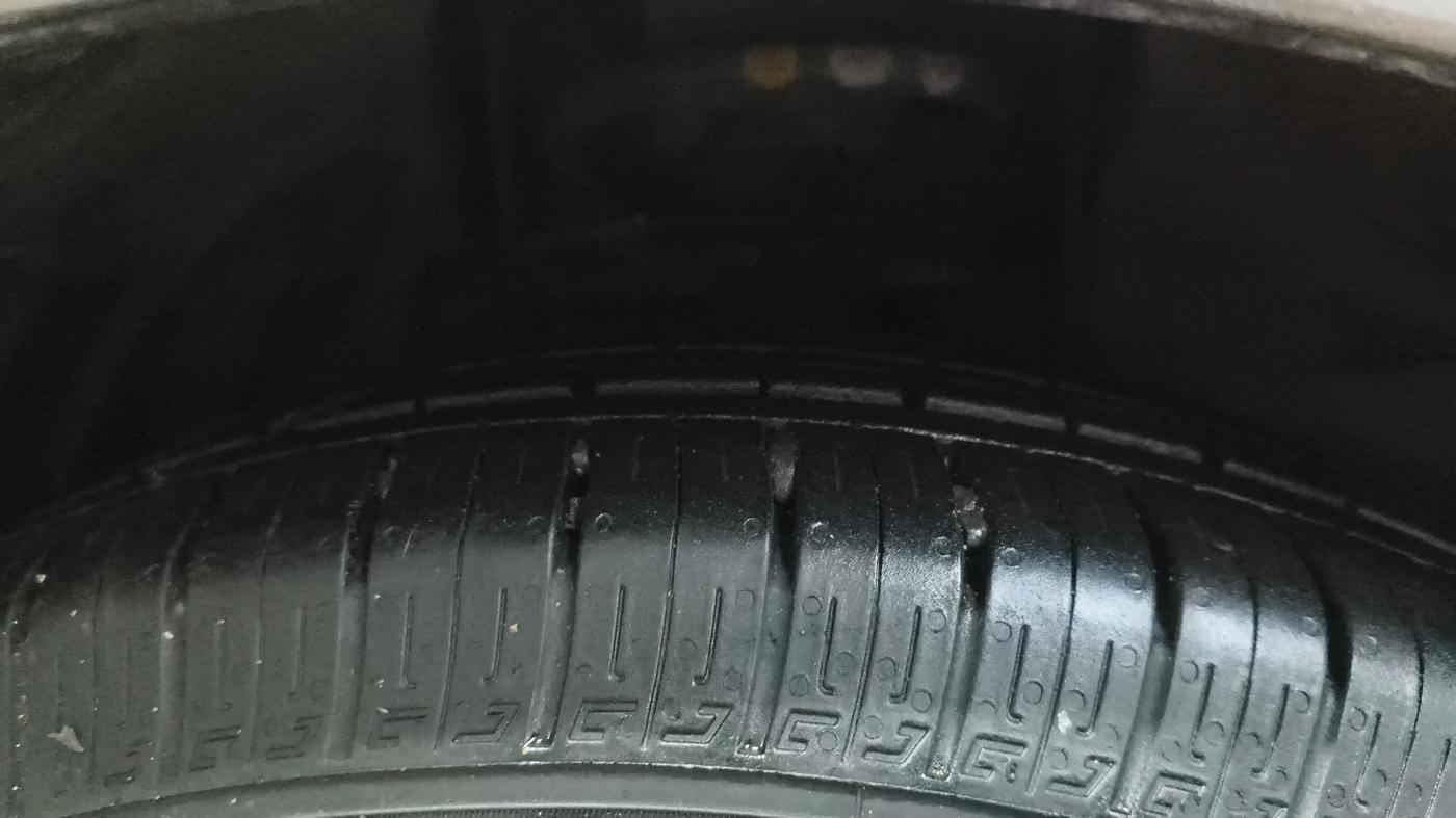 2017 Tata TIGOR XZ PETROL, Petrol, Manual, 76,629 km, Right Front Tyre Tread