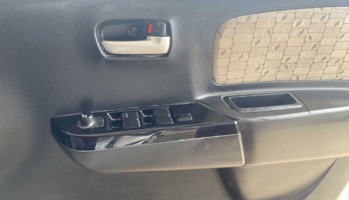 2017 Maruti Wagon R 1.0 VXI, Petrol, Manual, 48,278 km, Driver Side Door Panels Control