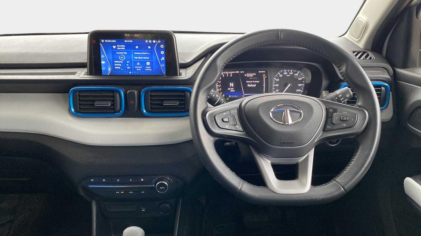 2022 Tata PUNCH CREATIVE AMT 1.2 RTN DUAL TONE, Petrol, Automatic, 6,622 km, Steering Wheel Close Up