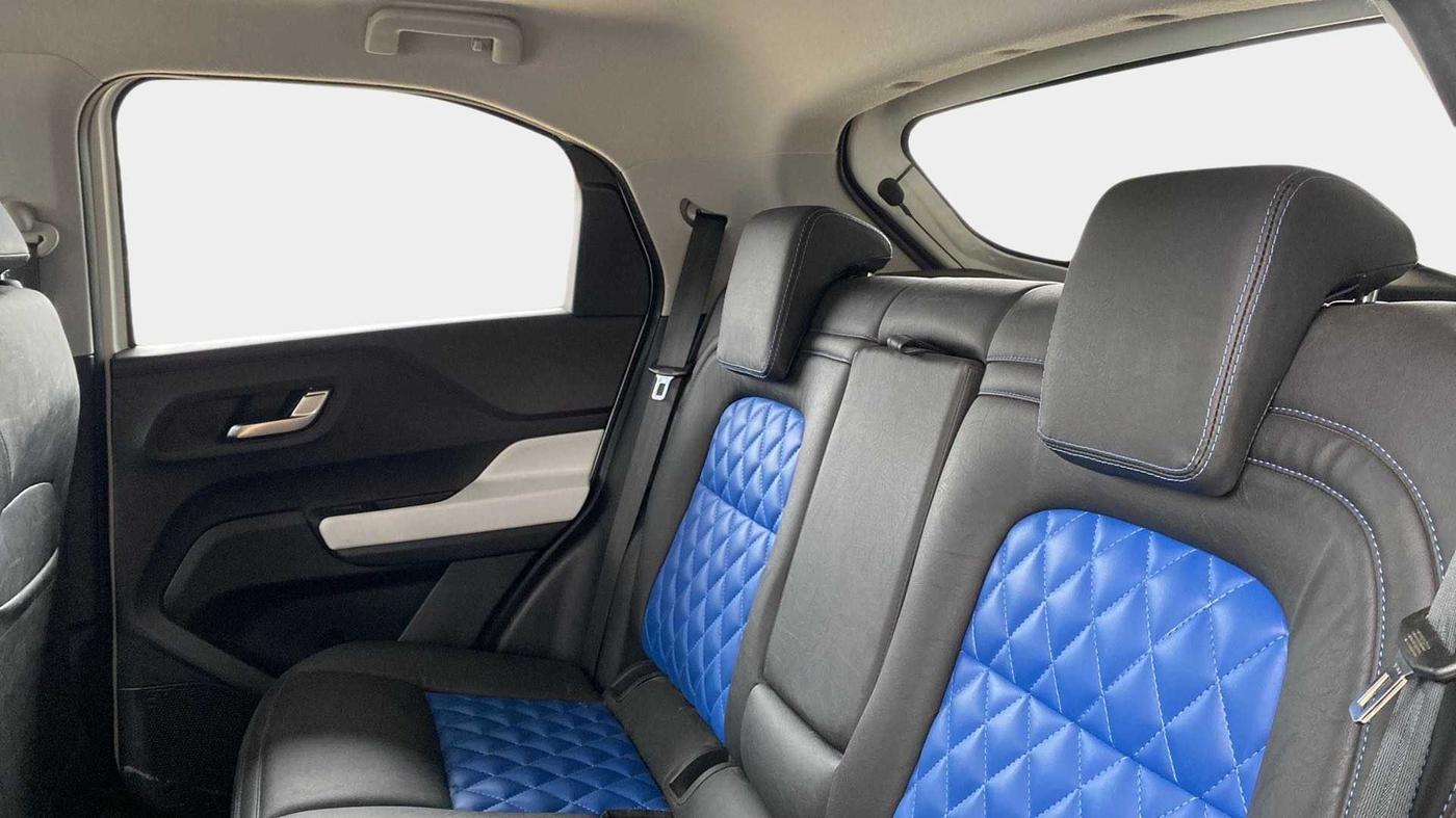 2022 Tata PUNCH CREATIVE AMT 1.2 RTN DUAL TONE, Petrol, Automatic, 6,622 km, Right Side Rear Door Cabin