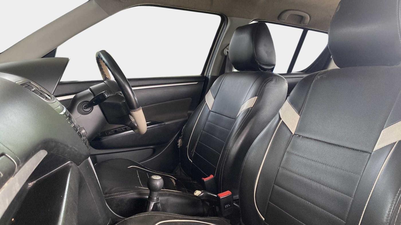 2013 Maruti Swift VDI, Diesel, Manual, 1,17,343 km, Right Side Front Door Cabin