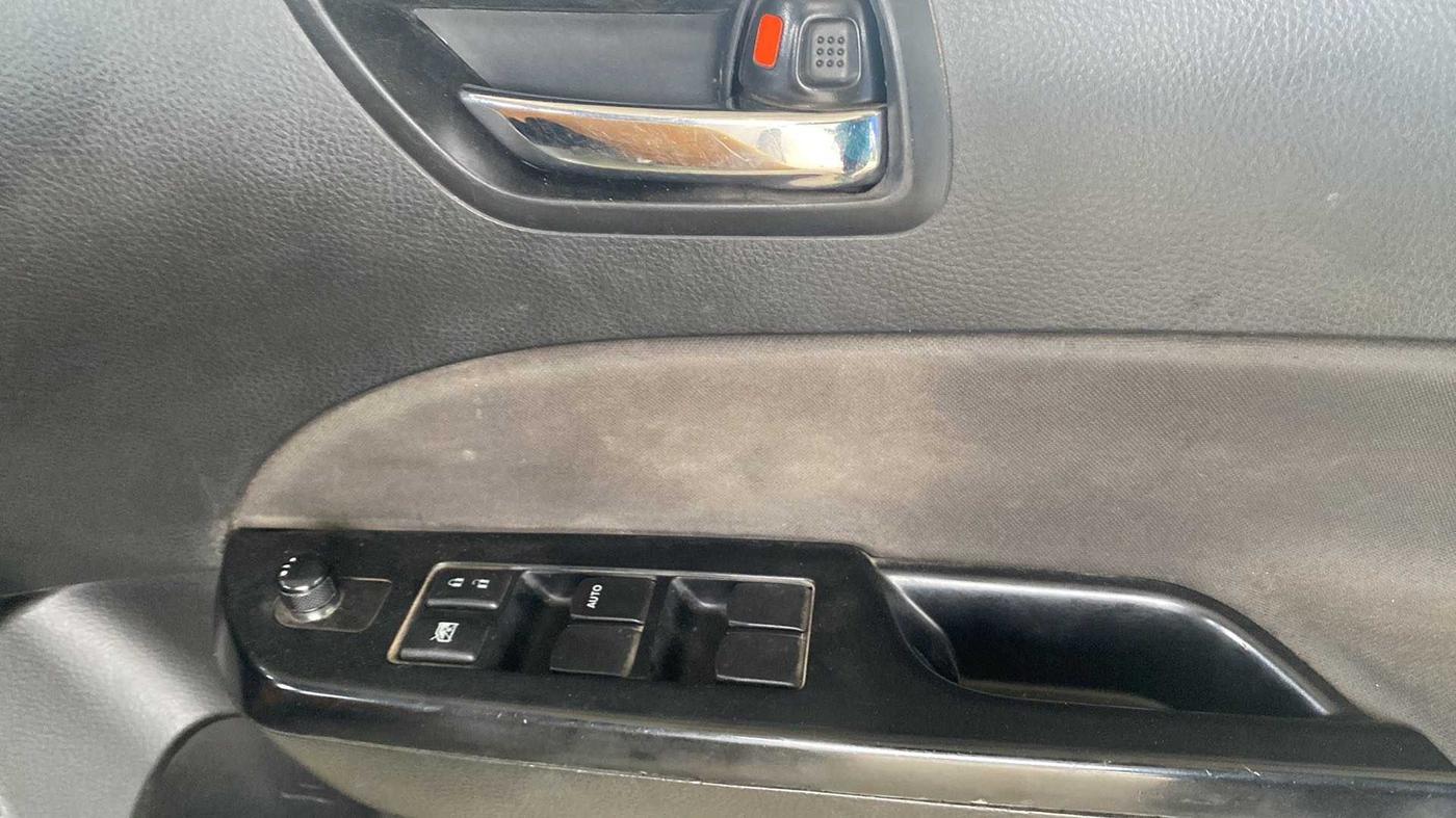 2013 Maruti Swift VDI, Diesel, Manual, 1,17,343 km, Driver Side Door Panels Control
