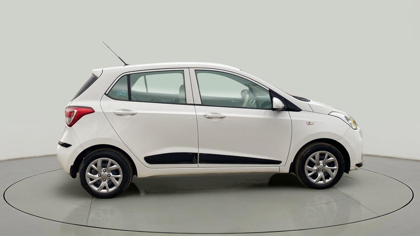 2017 Hyundai Grand i10 SPORTZ 1.2 KAPPA VTVT, Petrol, Manual, 23,538 km, Right Side View