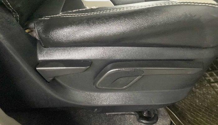 2017 Mahindra Kuv100 K6 6 STR, Petrol, Manual, 64,183 km, Driver Side Adjustment Panel