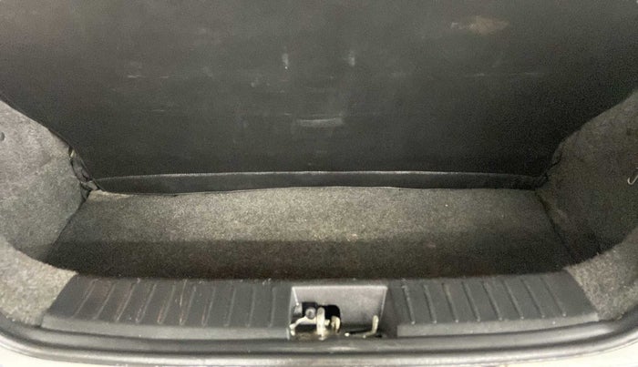 2017 Mahindra Kuv100 K6 6 STR, Petrol, Manual, 64,183 km, Boot Inside