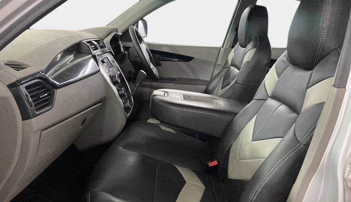 2017 Mahindra Kuv100 K6 6 STR, Petrol, Manual, 64,183 km, Right Side Front Door Cabin