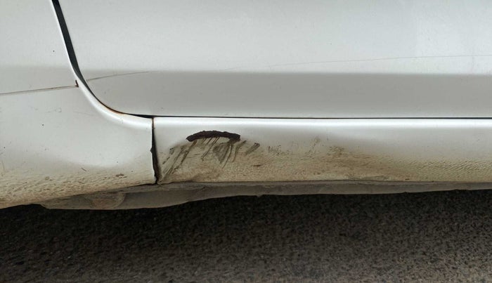 2012 Maruti Swift VXI, Petrol, Manual, 76,043 km, Left running board - Slightly dented