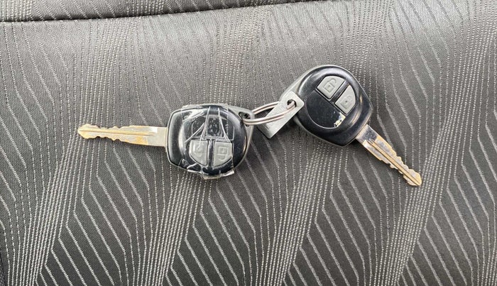 2012 Maruti Swift VXI, Petrol, Manual, 76,043 km, Key Close Up