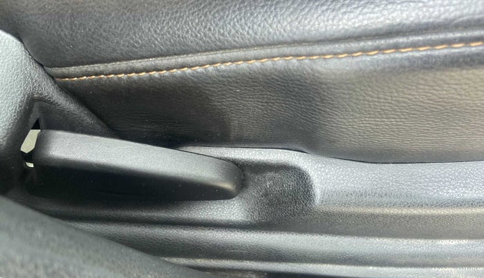 2020 Renault Kwid RXT 1.0 AMT (O), Petrol, Automatic, 11,713 km, Driver Side Adjustment Panel