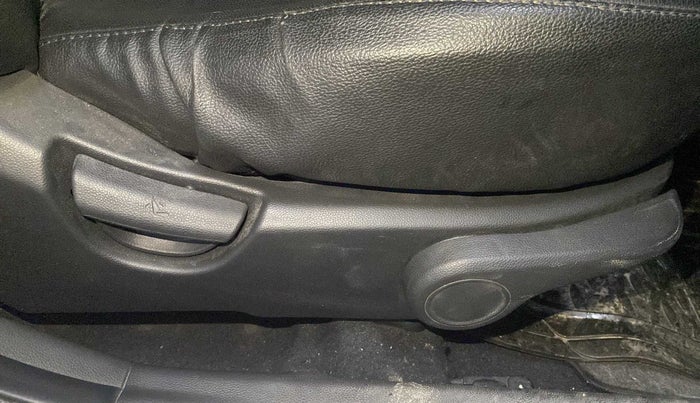 2018 Hyundai Xcent SX 1.2, Petrol, Manual, 63,970 km, Driver Side Adjustment Panel