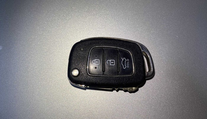 2018 Hyundai Xcent SX 1.2, Petrol, Manual, 63,970 km, Key Close Up