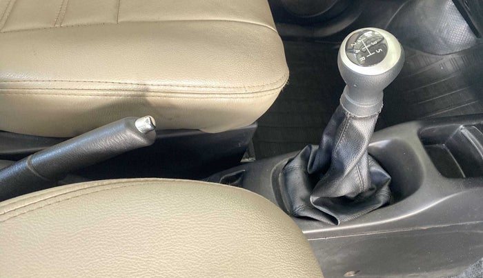 2013 Maruti Wagon R 1.0 VXI, Petrol, Manual, 1,06,550 km, Gear Lever