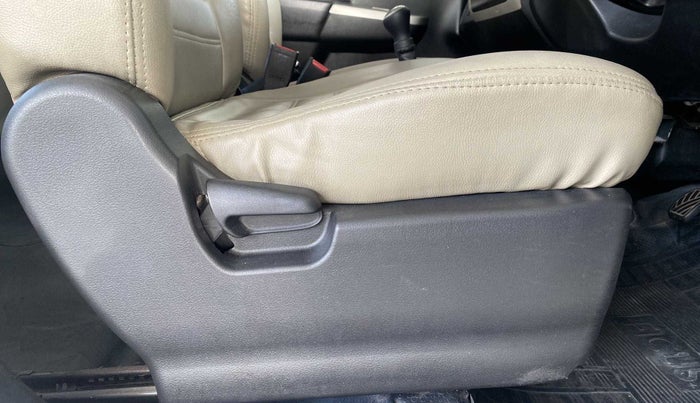 2013 Maruti Wagon R 1.0 VXI, Petrol, Manual, 1,06,550 km, Driver seat - Seat adjuster not functional