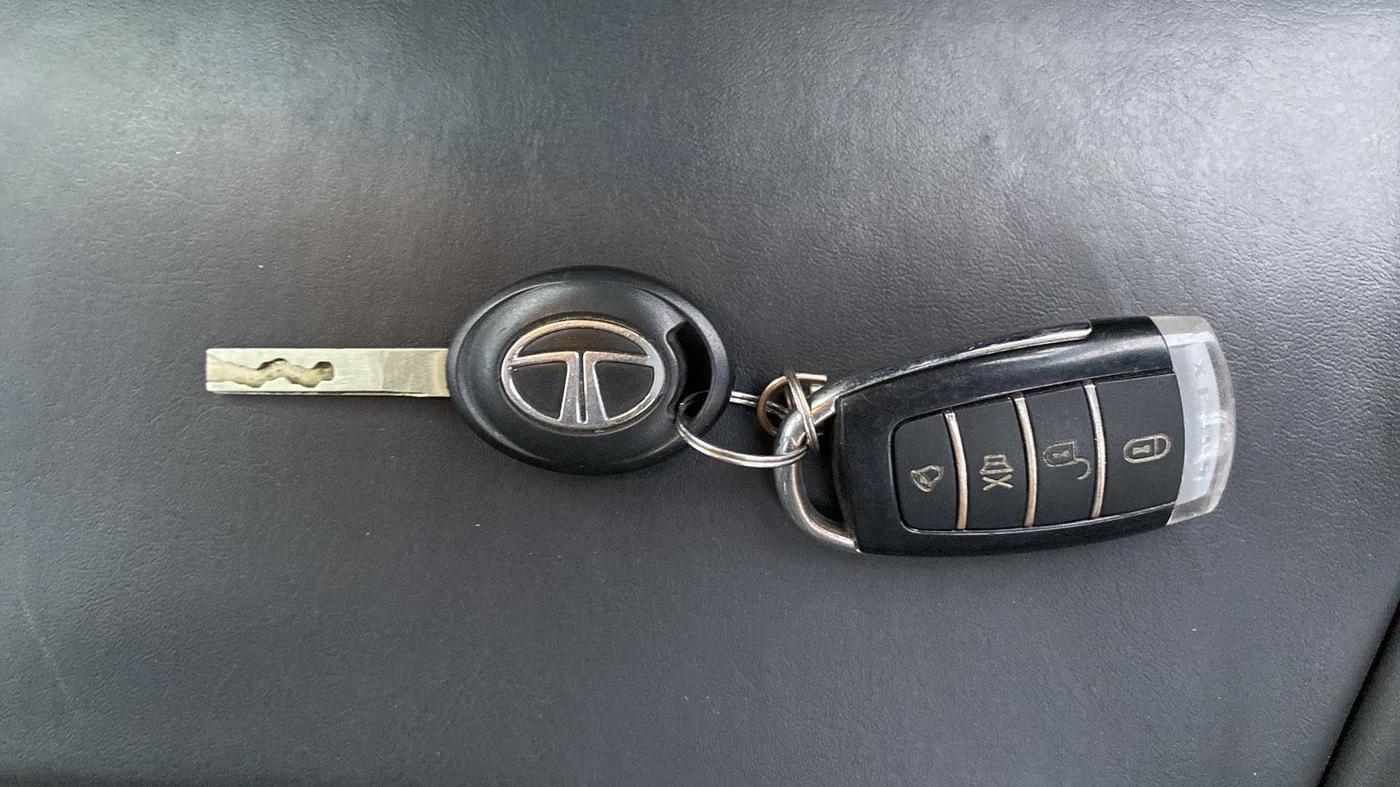 2020 Tata ALTROZ XE PETROL, Petrol, Manual, 16,254 km, Key Close Up