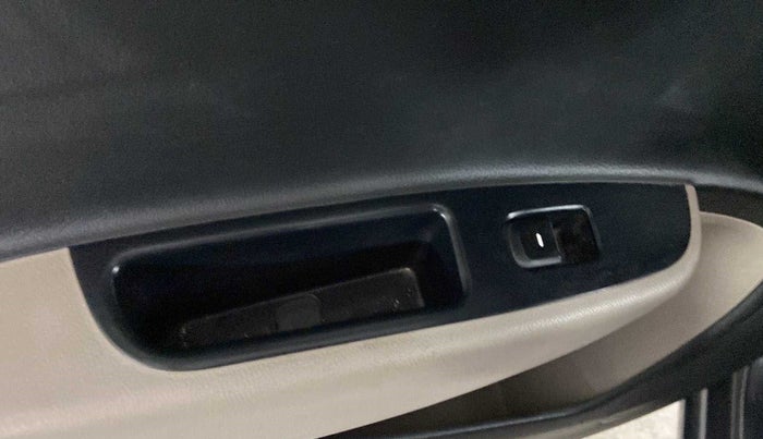 2018 Hyundai Grand i10 MAGNA AT 1.2 KAPPA VTVT, Petrol, Automatic, 26,369 km, Left front window switch / handle - Switch/handle not functional