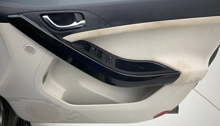 2021 Tata NEXON XZ+ SUNROOF 1.2 RTN, Petrol, Manual, 16,480 km, Driver Side Door Panels Control