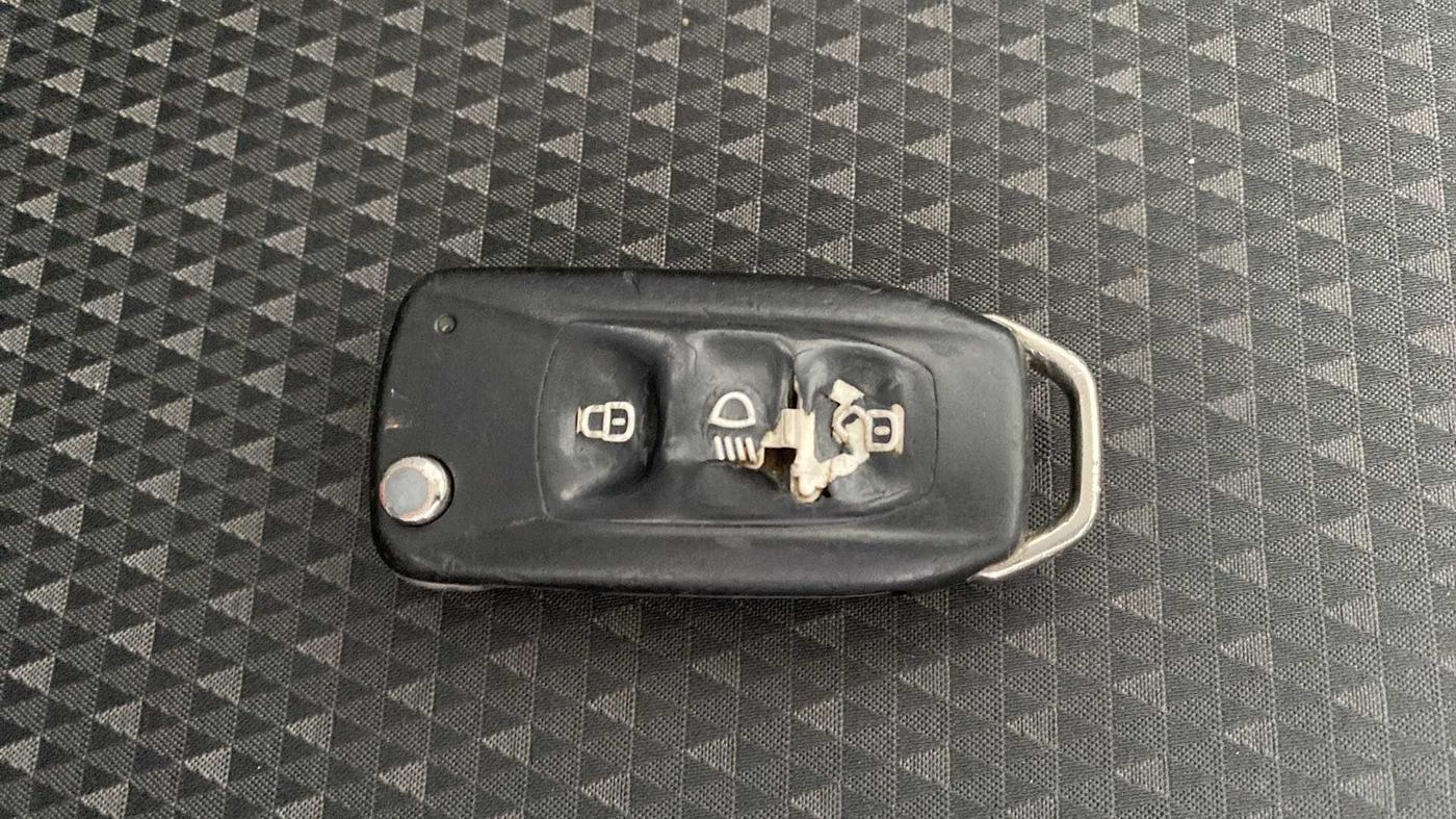 2018 Tata Tiago XZ PETROL, Petrol, Manual, 1,20,667 km, Key Close Up