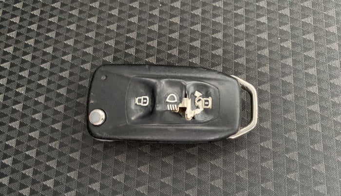 2018 Tata Tiago XZ PETROL, Petrol, Manual, 1,20,667 km, Key Close Up