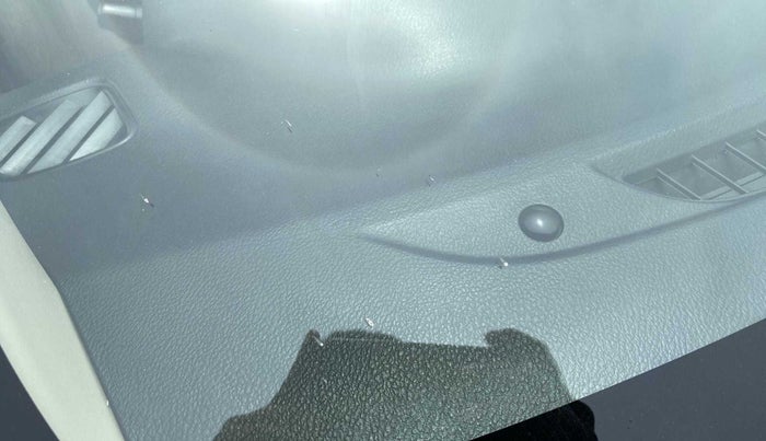 2018 Maruti Ciaz ALPHA 1.5 SHVS PETROL, Petrol, Manual, 23,621 km, Front windshield - Minor spot on windshield