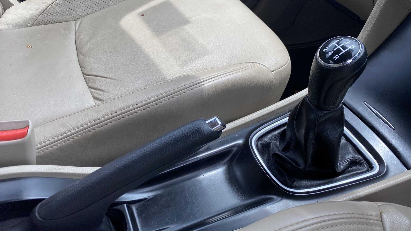 2018 Maruti Ciaz ALPHA 1.5 SHVS PETROL, Petrol, Manual, 23,621 km, Gear Lever