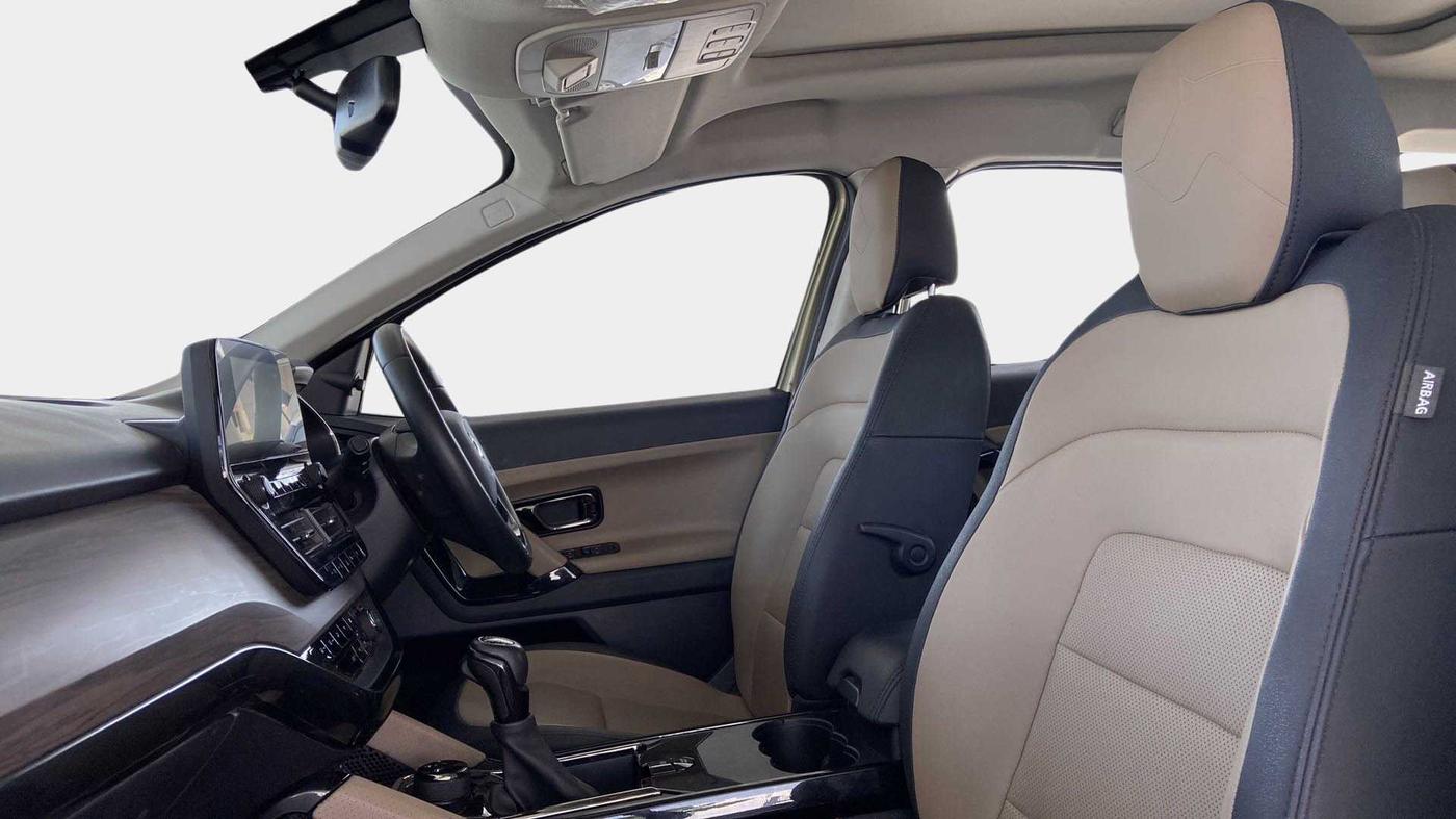 2022 Tata Safari XZA PLUS 6S KAZIRANGA, Diesel, Automatic, 53,966 km, Right Side Front Door Cabin