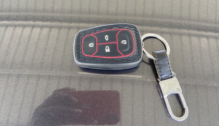 2022 Tata Safari XZA PLUS 6S KAZIRANGA, Diesel, Automatic, 53,966 km, Key Close Up