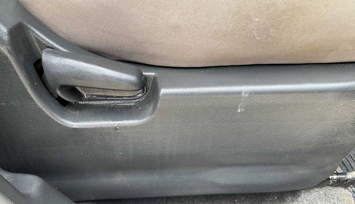 2014 Maruti Wagon R 1.0 VXI, Petrol, Manual, 43,221 km, Driver Side Adjustment Panel