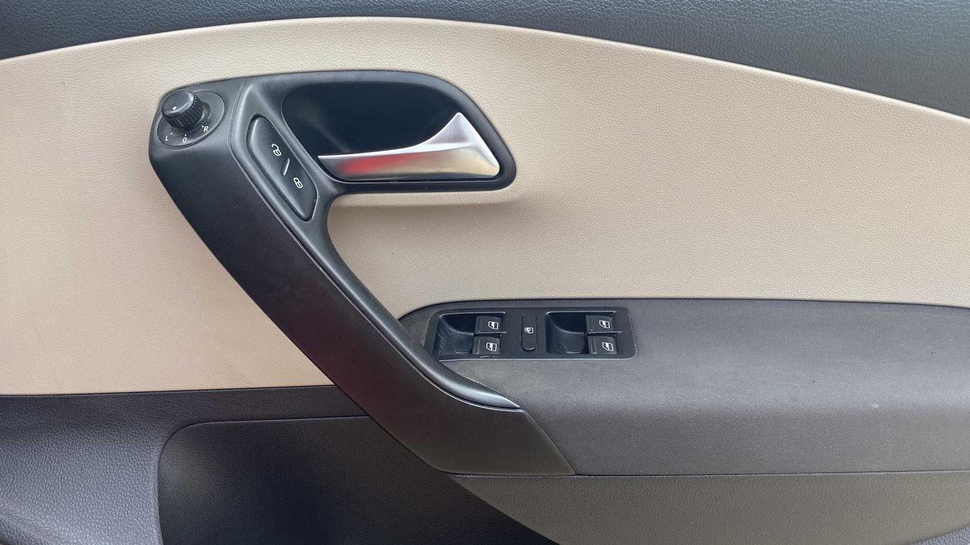 2014 Volkswagen Polo GT TSI AT, Petrol, Automatic, 68,292 km, Driver Side Door Panels Control