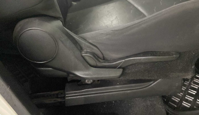 2018 Maruti IGNIS ALPHA 1.2, Petrol, Manual, 1,23,263 km, Driver Side Adjustment Panel