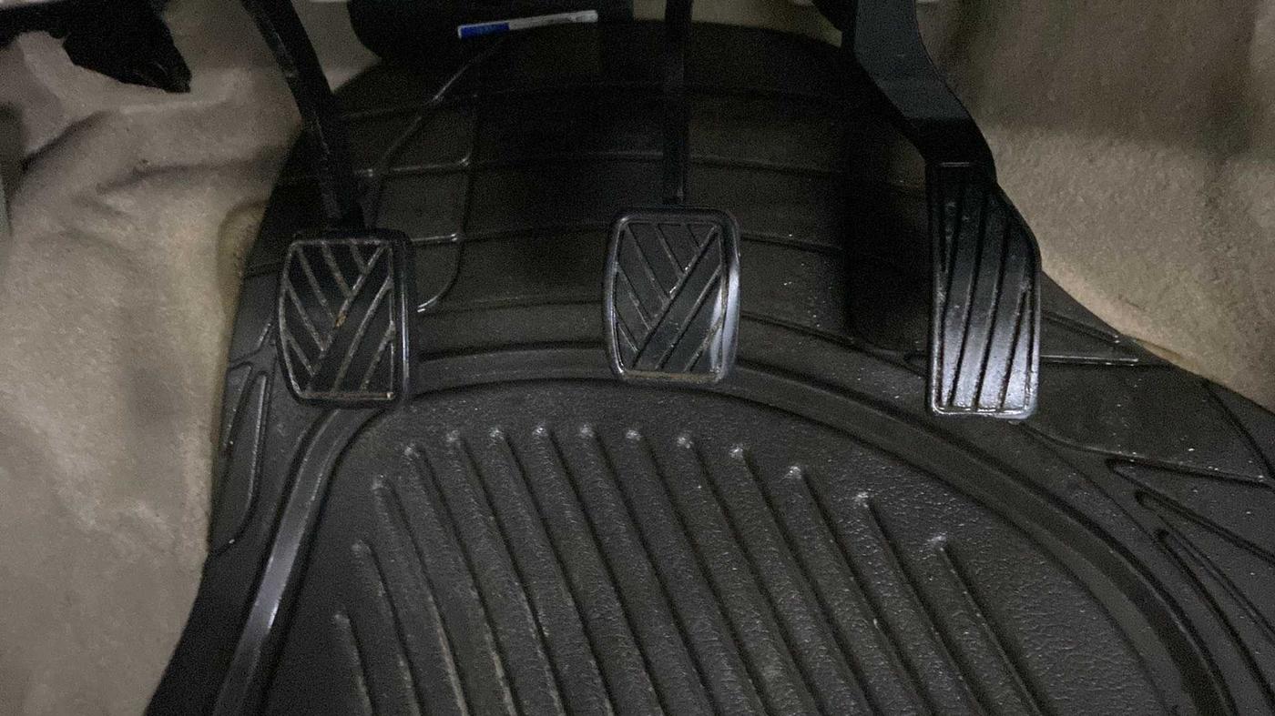 2017 Maruti Ertiga VXI CNG, CNG, Manual, 37,126 km, Pedals