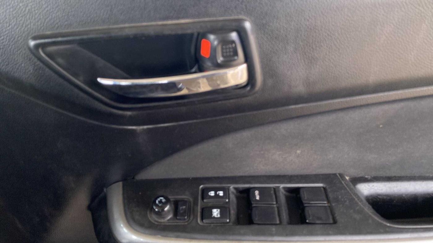 2018 Maruti Swift ZXI AMT, Petrol, Automatic, 71,505 km, Driver Side Door Panels Control