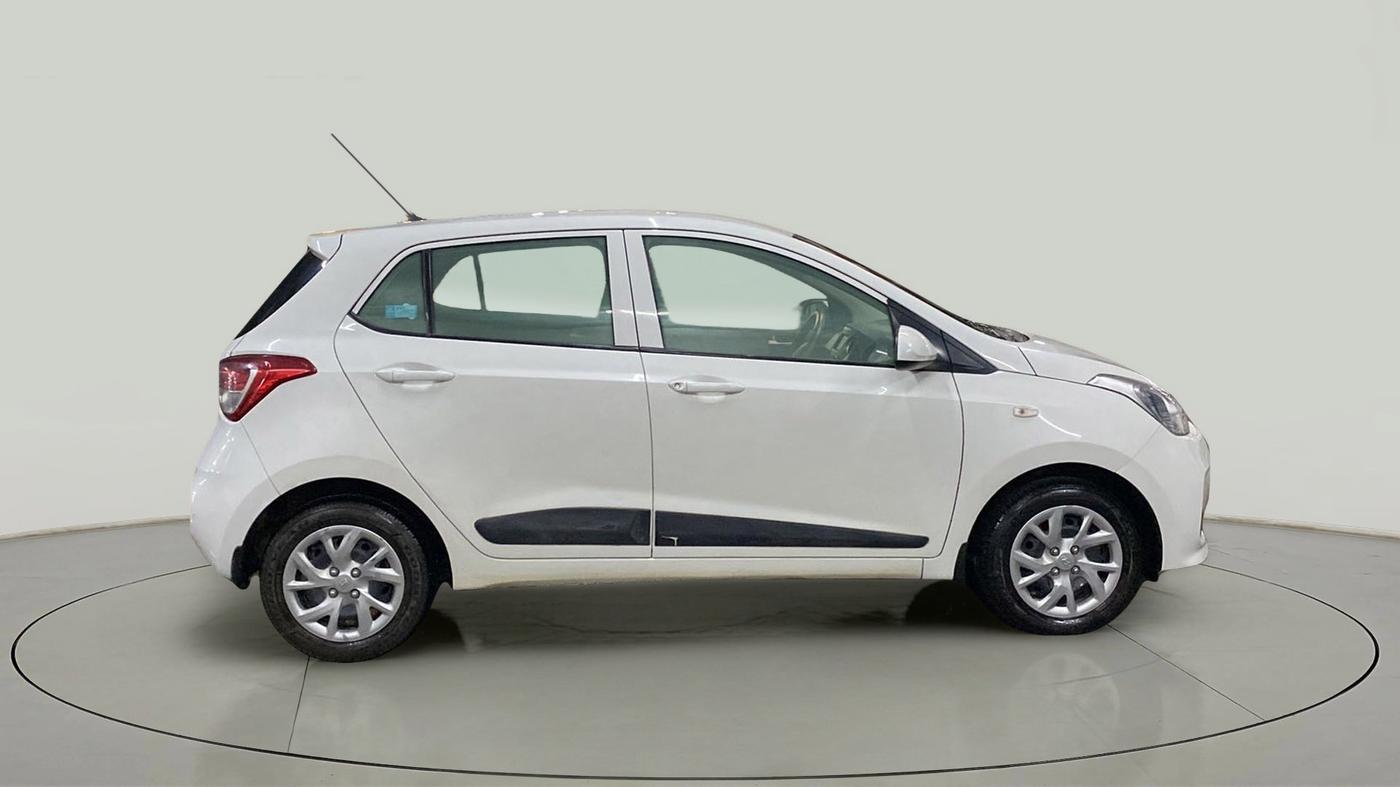 2017 Hyundai Grand i10 SPORTZ 1.2 KAPPA VTVT, Petrol, Manual, 19,754 km, Right Side View