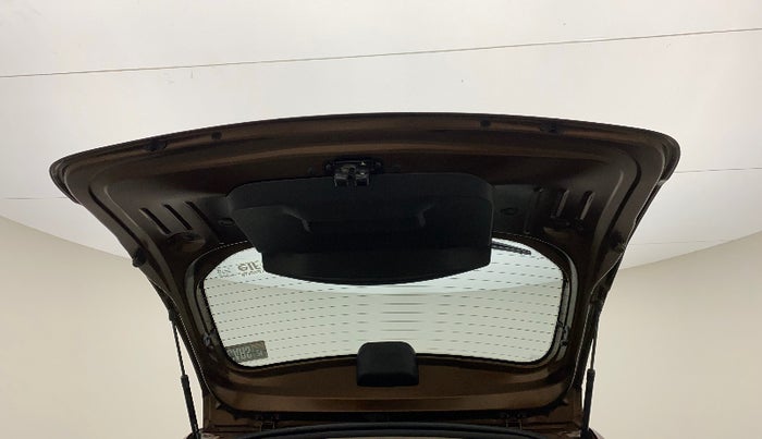 2017 Renault Duster RXS CVT, Petrol, Automatic, 61,457 km, Boot Door Open