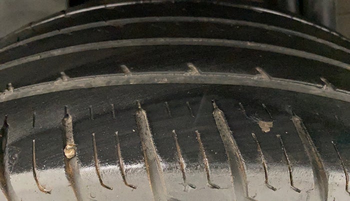 2017 Renault Duster RXS CVT, Petrol, Automatic, 61,457 km, Right Rear Tyre Tread