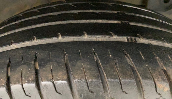 2017 Renault Duster RXS CVT, Petrol, Automatic, 61,457 km, Left Rear Tyre Tread