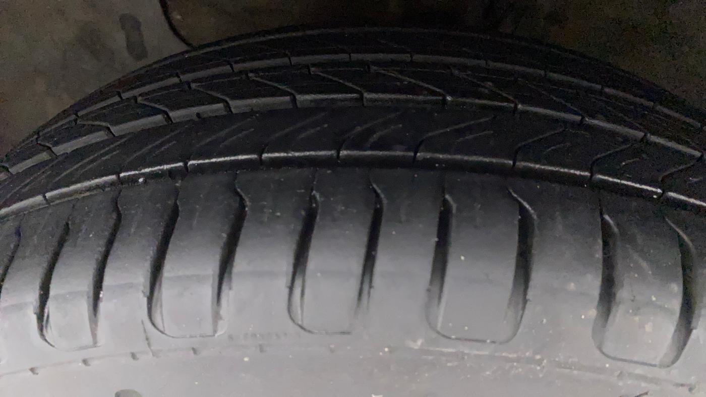2016 Hyundai Elite i20 ASTA 1.2 (O), Petrol, Manual, 34,509 km, Left Front Tyre Tread