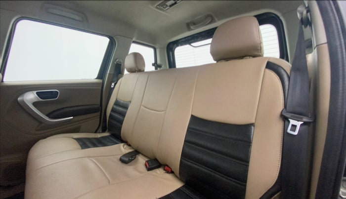 2016 Mahindra TUV300 T8, Diesel, Manual, 73,666 km, Right Side Rear Door Cabin