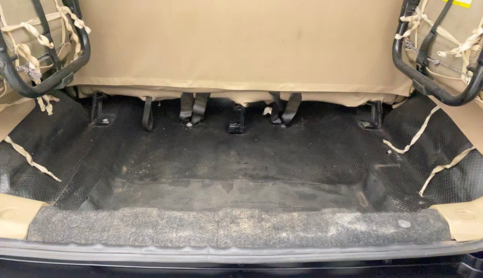 2016 Mahindra TUV300 T8, Diesel, Manual, 73,666 km, Boot Inside