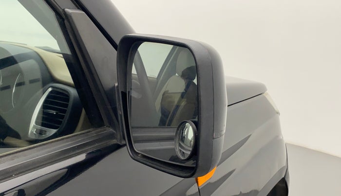 2016 Mahindra TUV300 T8, Diesel, Manual, 73,666 km, Right rear-view mirror - Mirror motor not working