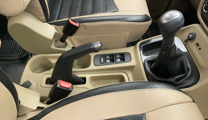 2016 Mahindra TUV300 T8, Diesel, Manual, 73,666 km, Gear Lever