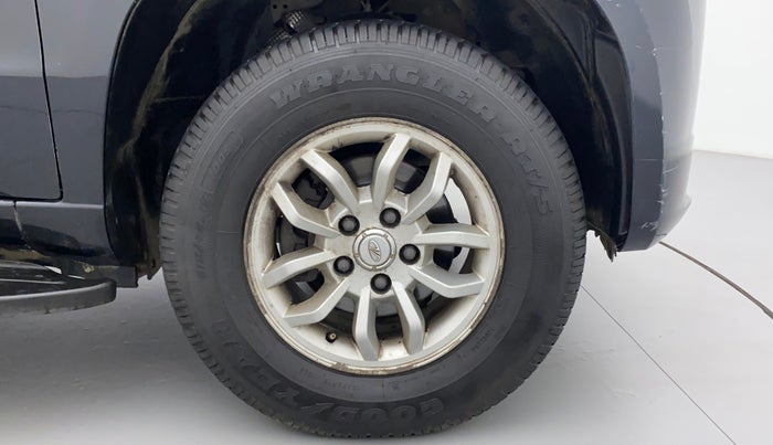 2016 Mahindra TUV300 T8, Diesel, Manual, 73,666 km, Right Front Wheel